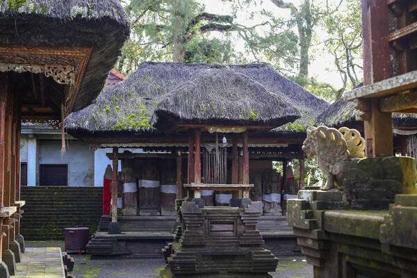 Pura Puncak Penulisan: Pura Tertinggi di Bali dengan Panorama Lautan Awan