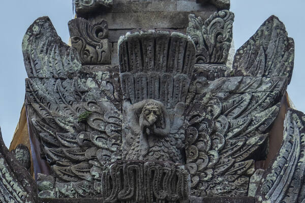 Pura Puseh Batuan: Candi Kuno Berukir di Jantung Gianyar