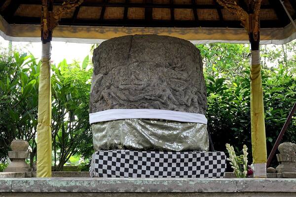 Pura Pusering Jagat, Pejeng: Pura Abad ke-14 yang Dijuluki “Pusar Dunia”