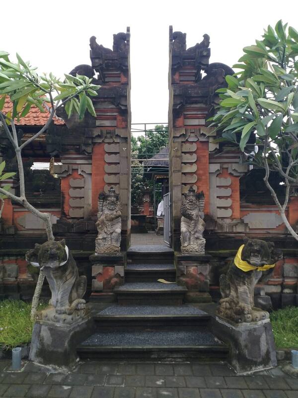 Pura Rambut Siwi: Pura Tebing Sunyi di Jembrana Menghadap Samudra Hindia