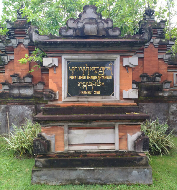Pura Rambut Siwi: Pura Tebing Sunyi di Jembrana Menghadap Samudra Hindia