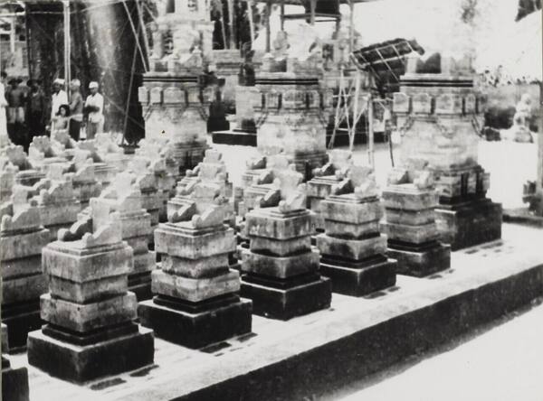 Pura Sada Kapal, Menara Bata Majapahit dan 64 Tugu Pahlawan Mengwi