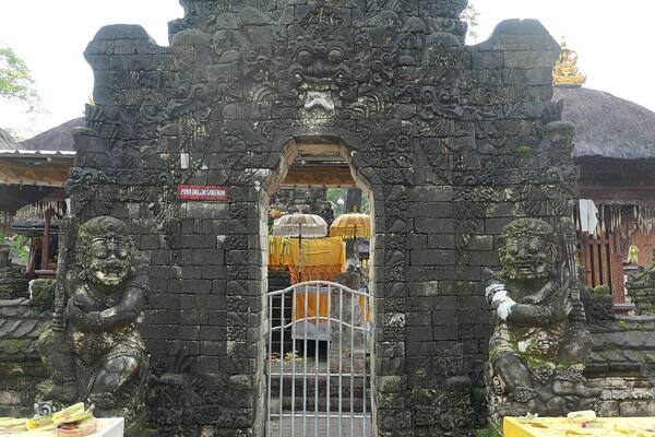 Pura Sakenan on Serangan Island: The Old Sea Temple Tourists Skip