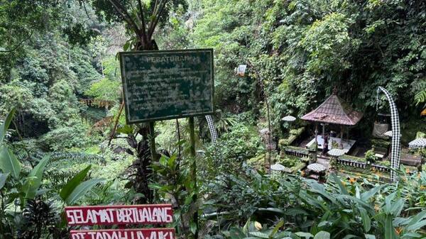 Pura Tirta Tadah Uwuk Nyalian: Melukat di Dasar Lembah Klungkung