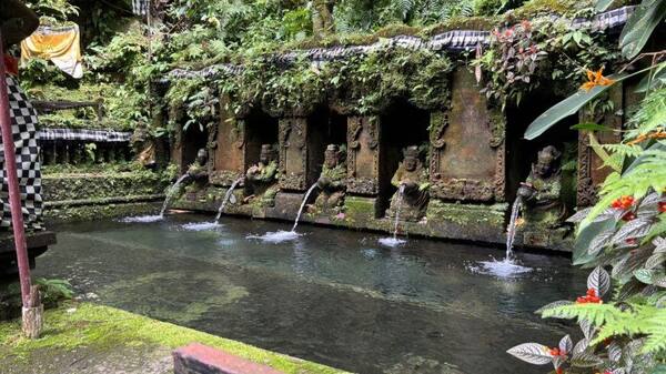 Pura Tirta Tadah Uwuk Nyalian: Melukat di Dasar Lembah Klungkung