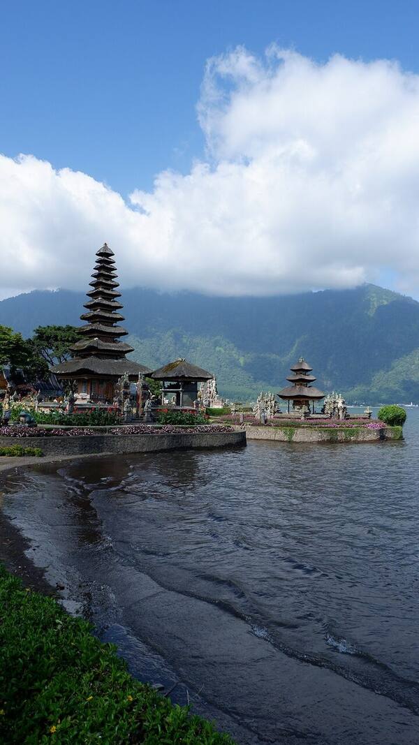 Pura Ulun Danu Beratan: Ikon Bali di Tepi Danau Sejuk Bedugul
