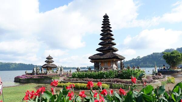 Pura Ulun Danu Beratan: Ikon Bali di Tepi Danau Sejuk Bedugul
