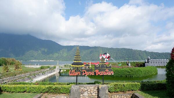 Pura Ulun Danu Beratan: Ikon Bali di Tepi Danau Sejuk Bedugul