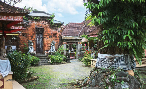 Puri Anyar Kerambitan, Tabanan: Istana yang Masih Dihuni dan Rumah Asal Tektekan