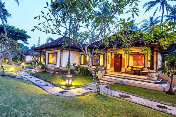 Puri Bagus Candidasa: Resor Serba-Vila di Pesisir Bali Timur