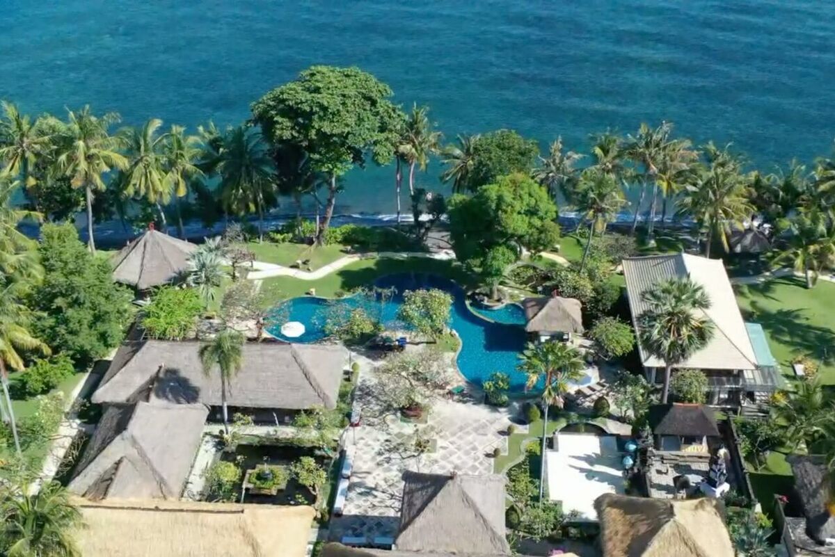 Puri Bagus Lovina vs The Damai: Beachfront or Hillside?