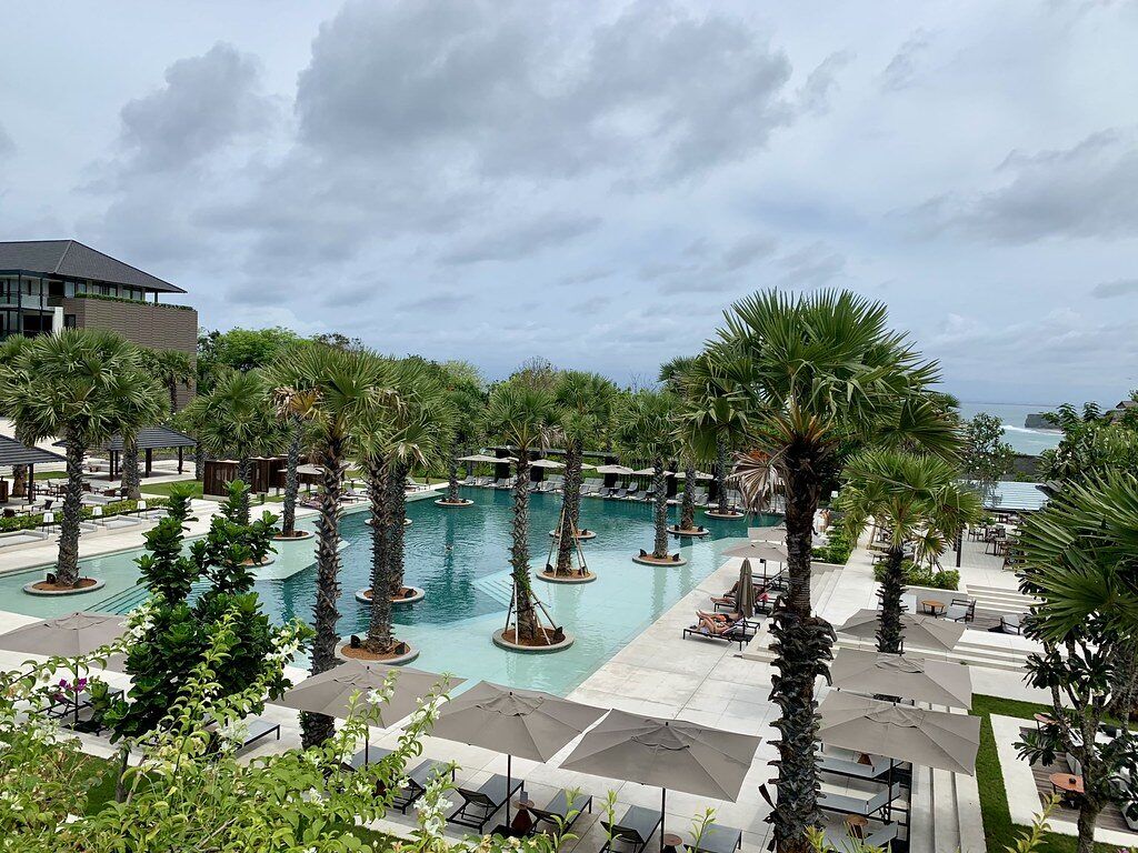 Radisson Blu Uluwatu vs Renaissance Uluwatu: Which One to Book?