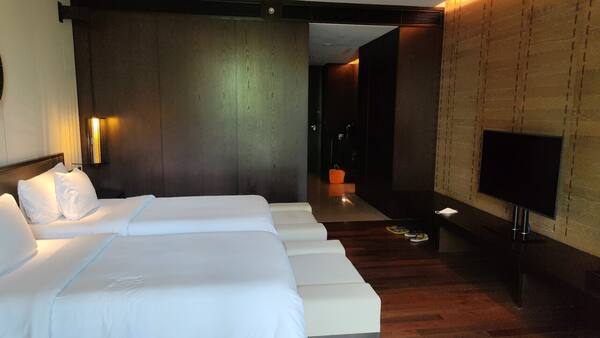 Radisson Blu Uluwatu vs Renaissance Uluwatu: Pilih yang Mana?