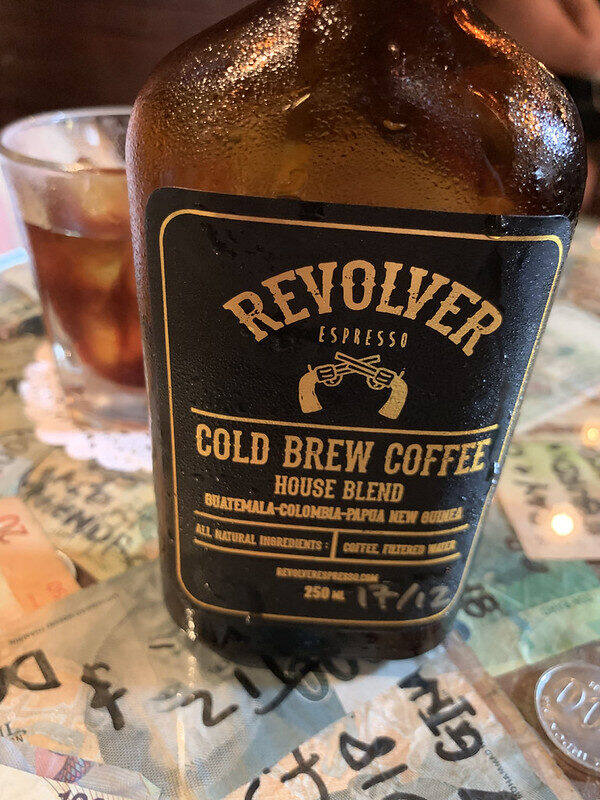Revolver Espresso Seminyak: Kafe Specialty Coffee Ikonik di Gang Kayu Aya