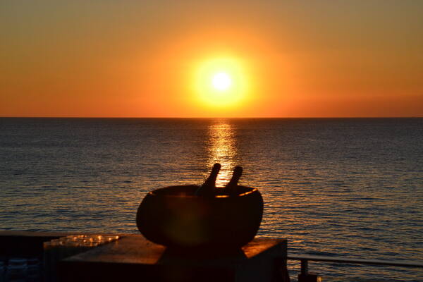 Rock Bar Bali (AYANA Resort), Jimbaran: Sunset Above the Ocean Cliffs