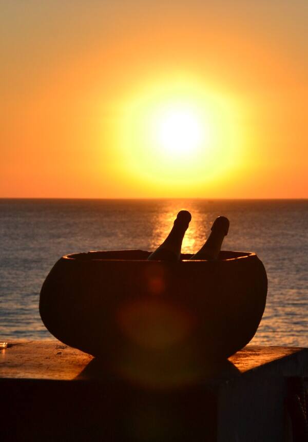 Rock Bar Bali (AYANA Resort), Jimbaran: Senja di Atas Tebing Samudra