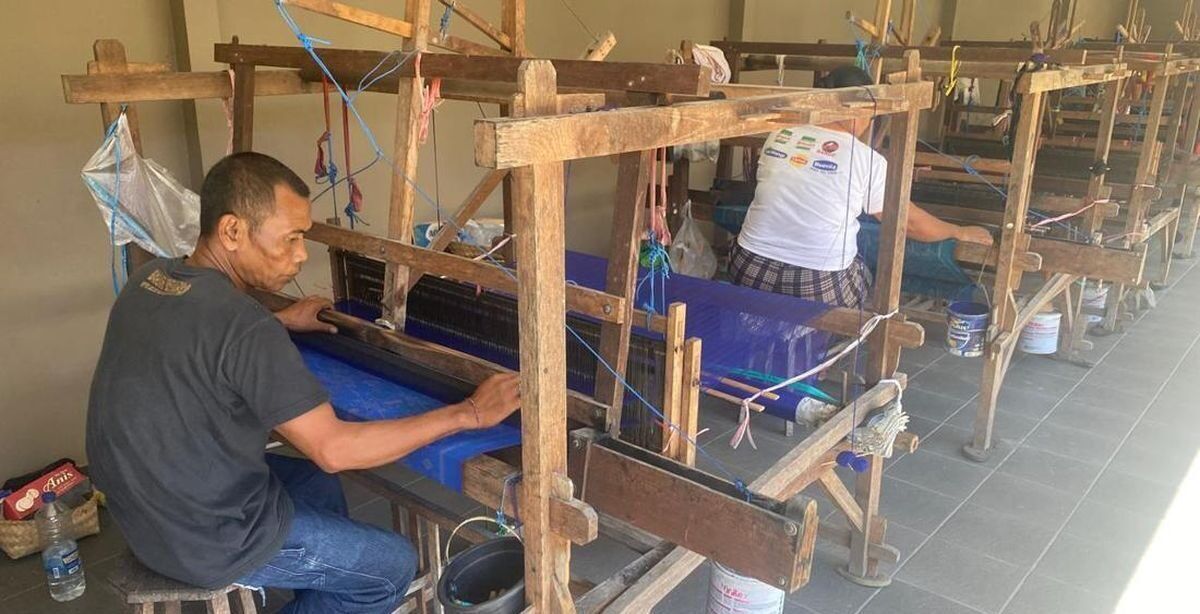 Half-Day Route to Tenun Trisna Weaving in Sidemen from Ubud