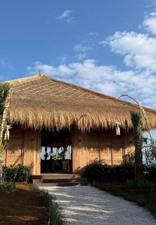 Saltwood Bingin Uluwatu: Oven, Taman & Api di Tepi Tebing, Buka Sejak Subuh