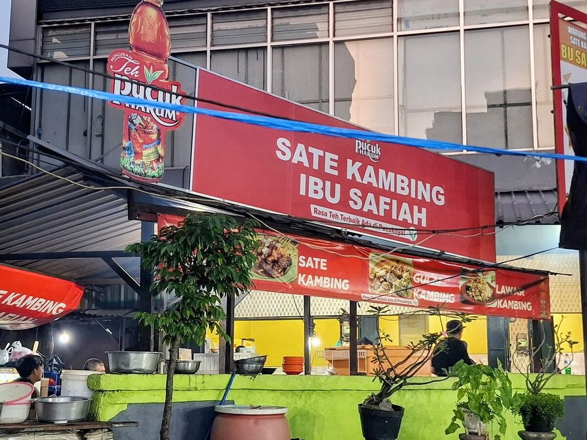 Sate Kambing Ibu Safiah, Klungkung: Goat Satay at IDR 3,000 a Stick