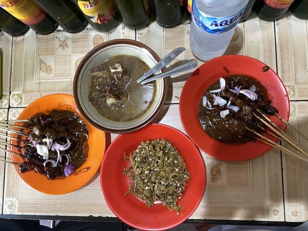 Sate Kambing Ibu Safiah Klungkung: Rp3 Ribu per Tusuk