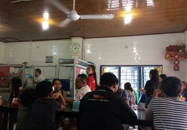 Sate Plecing Arjuna, Denpasar: Sambal Pedas Legendaris di Balik Antrean Makan Siang
