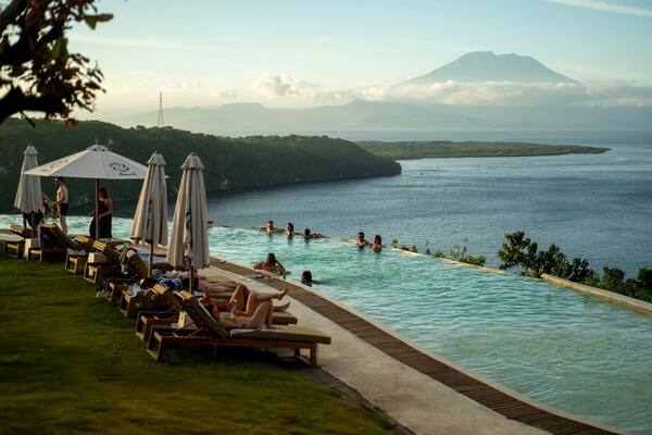 Sebelum ke Amok Sunset Nusa Penida: Kapal Terakhir, Harga, Kolam