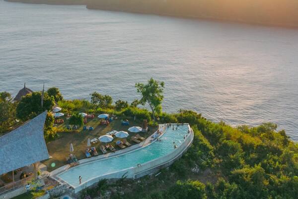 Sebelum ke Amok Sunset Nusa Penida: Kapal Terakhir, Harga, Kolam