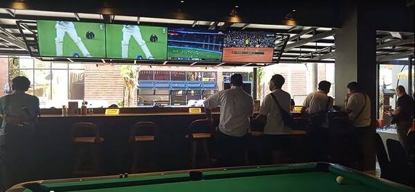 Before You Go to Chook & Roos Legian: Name, Screens, Tables