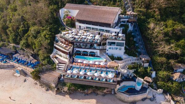 Sebelum ke Klive Beach Club Ungasan: Harga Dek, Jam, dan Cara Pulang