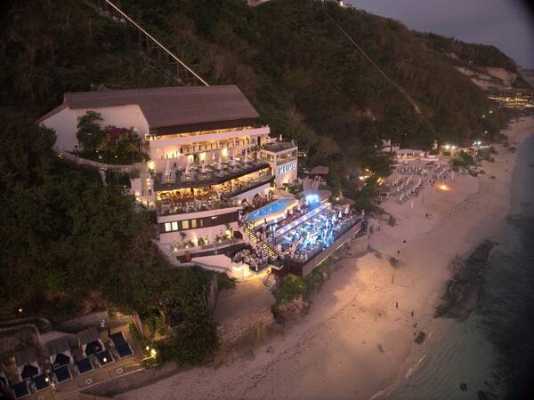 Sebelum ke Klive Beach Club Ungasan: Harga Dek, Jam, dan Cara Pulang