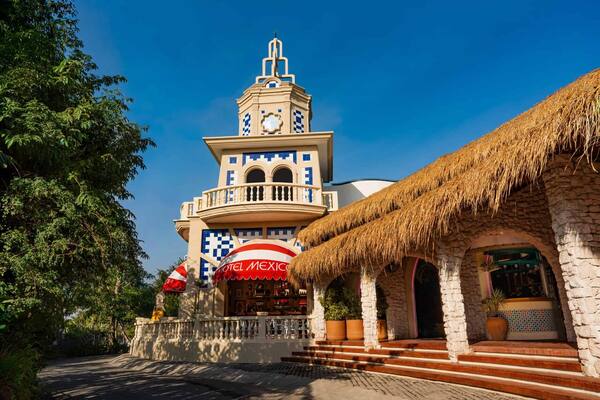 Before You Go to Motel Mexicola Uluwatu: Late Tax, Booking, Parking