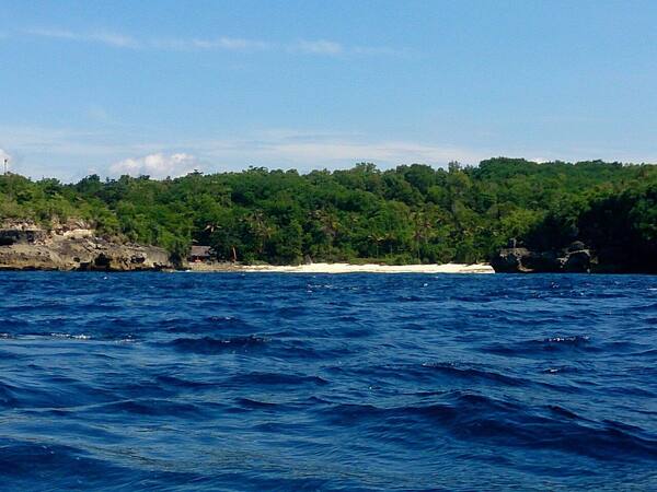 Secret Beach Nusa Ceningan: Layak Didatangi atau Cukup Dilihat?