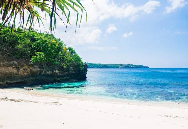 Secret Beach Nusa Ceningan: Layak Didatangi atau Cukup Dilihat?