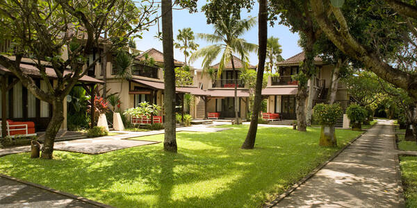 Segara Village Hotel Sanur: Bungalow Taman Warisan Keluarga Kompiang di Tepi Pantai