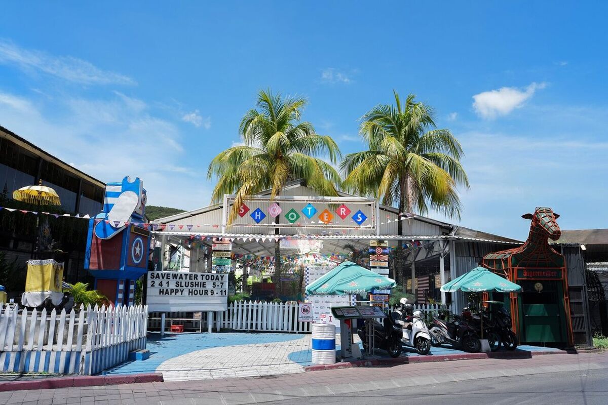 Shooters Bali in Petitenget: Carnival Bar, Axe Throwing, What It Costs