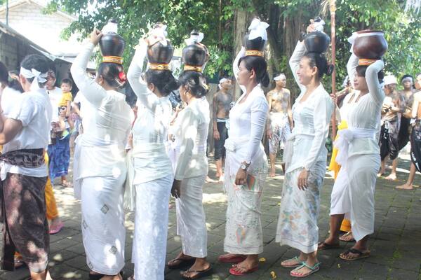 Siat Yeh Jimbaran: Perang Air Sehari Setelah Nyepi yang Hanya Ada di Bali