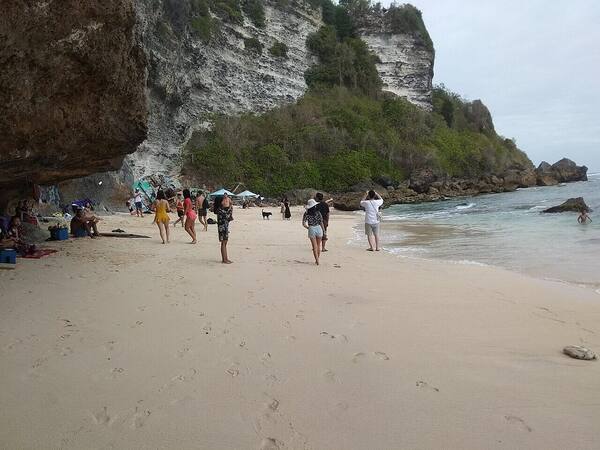 Single Fin Uluwatu: Sunset Session Minggu yang Legendaris