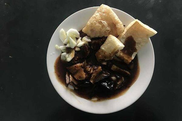 Siobak Khe Lok Singaraja: Babi Panggang Saus Tauco Legendaris Buleleng