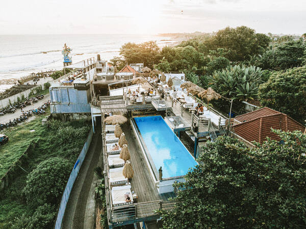 Pererenan的Sol Rooftop：2026年9月新菜单与每周优惠