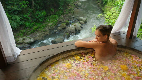 Spa at Maya: спа-павильоны над рекой Петану в Maya Ubud