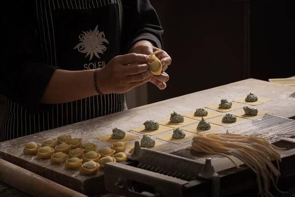 Sunday Brunch Soleil The Mulia: Harga Paket dan Perbandingannya
