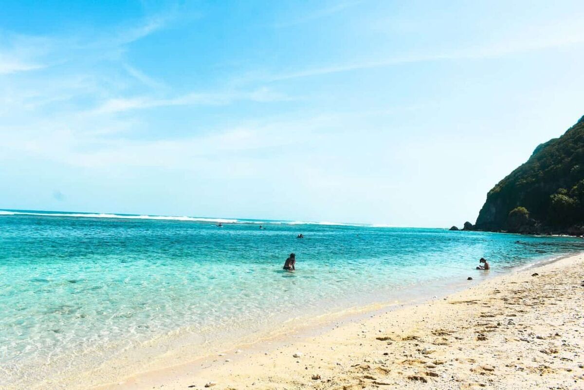 Sundays Beach Club Uluwatu: White Sand, a Cliff Lift, and Sunset Bonfires