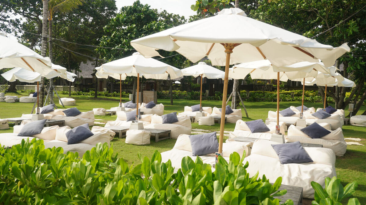Sunset Beach by Mrs Sippy Seminyak: Daybed Prices and Menu