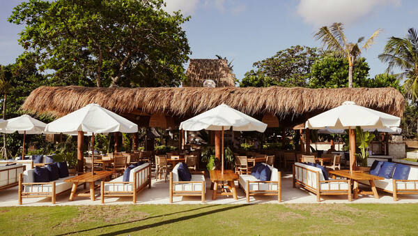 Sunset Beach by Mrs Sippy Seminyak: Harga Daybed dan Menu