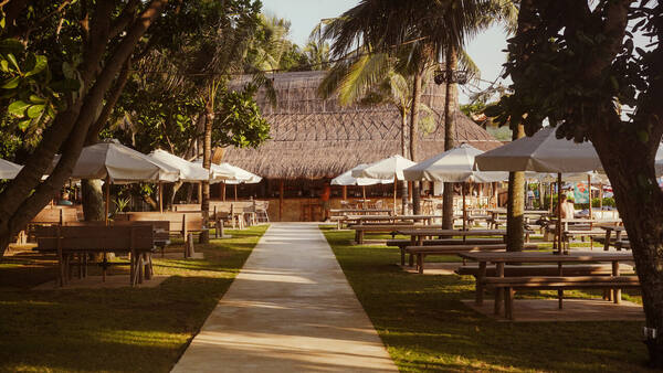 Sunset Beach by Mrs Sippy Seminyak: Harga Daybed dan Menu