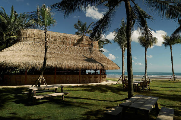 Sunset Beach by Mrs Sippy Seminyak: Harga Daybed dan Menu