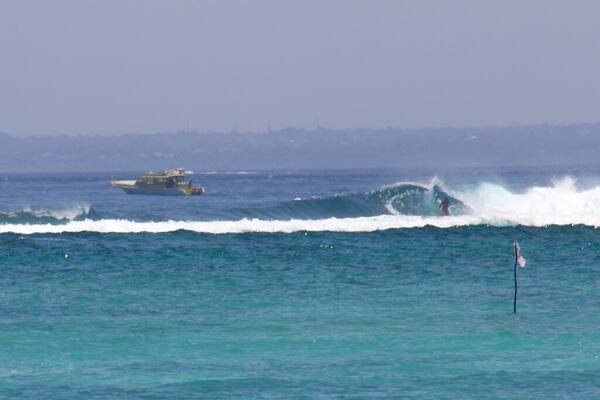 Surfing di Shipwrecks Nusa Lembongan: Level, Pasang, Cara ke Ombak
