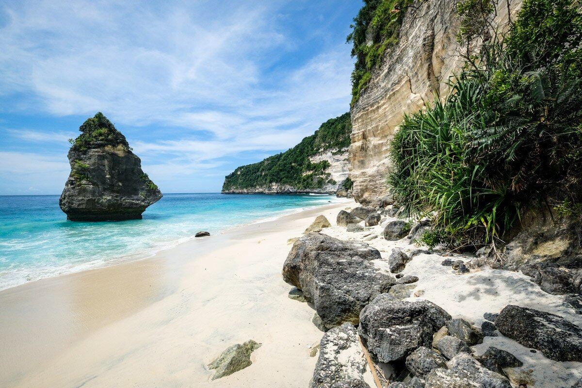 Suwehan Beach Nusa Penida: A Hidden Beach Beyond the Steep Cliffs