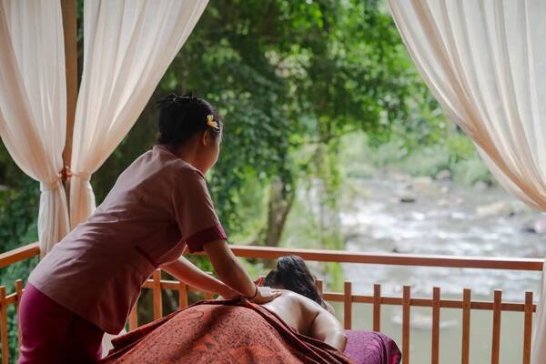 Svarga Loka Resort: Retret Wellness Tepi Sungai di Jantung Ubud