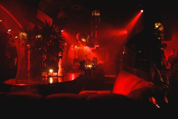 Tabu Supper Club Uluwatu: Minimum Spend, Reservasi, Jam Ramai